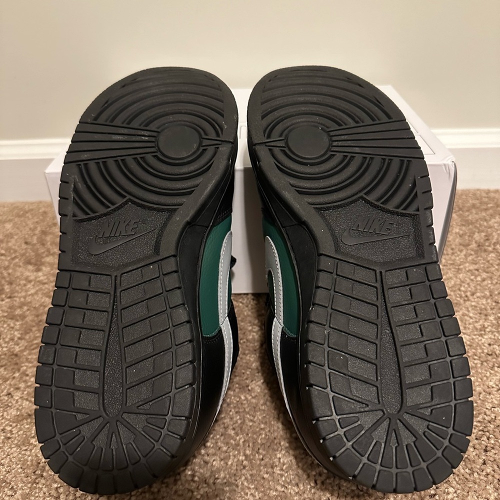 Nike Men's Custom Black and Green Dunk Low Sneakers - Picture 8 of 9